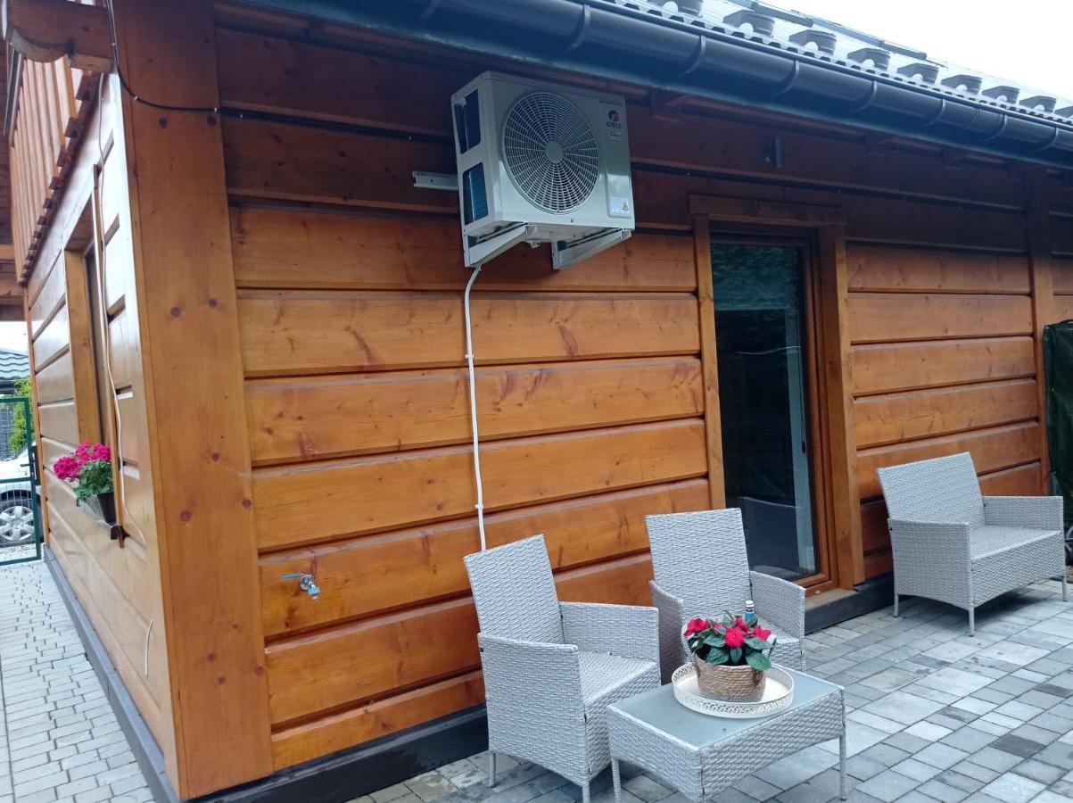 Apartamentydvorskie Neu Sandez Exterior foto